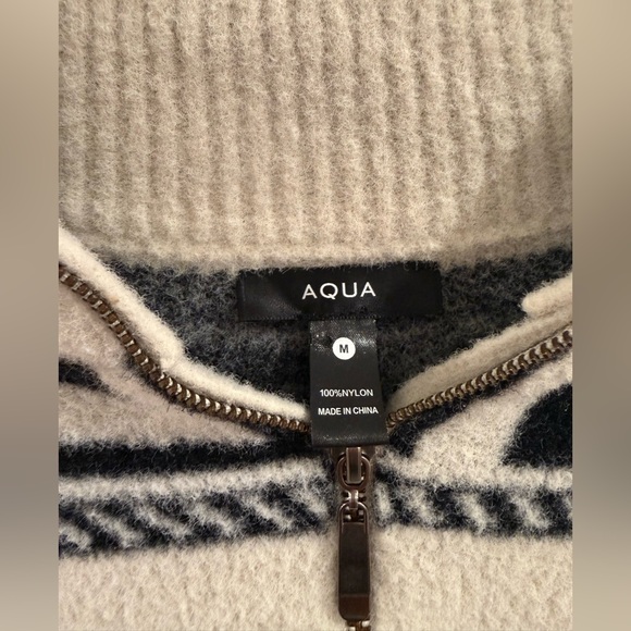 Excellent Aqua Printed Fleece Greek Key Quarter Zip Pullover Size: Medium - Picture 7 of 9